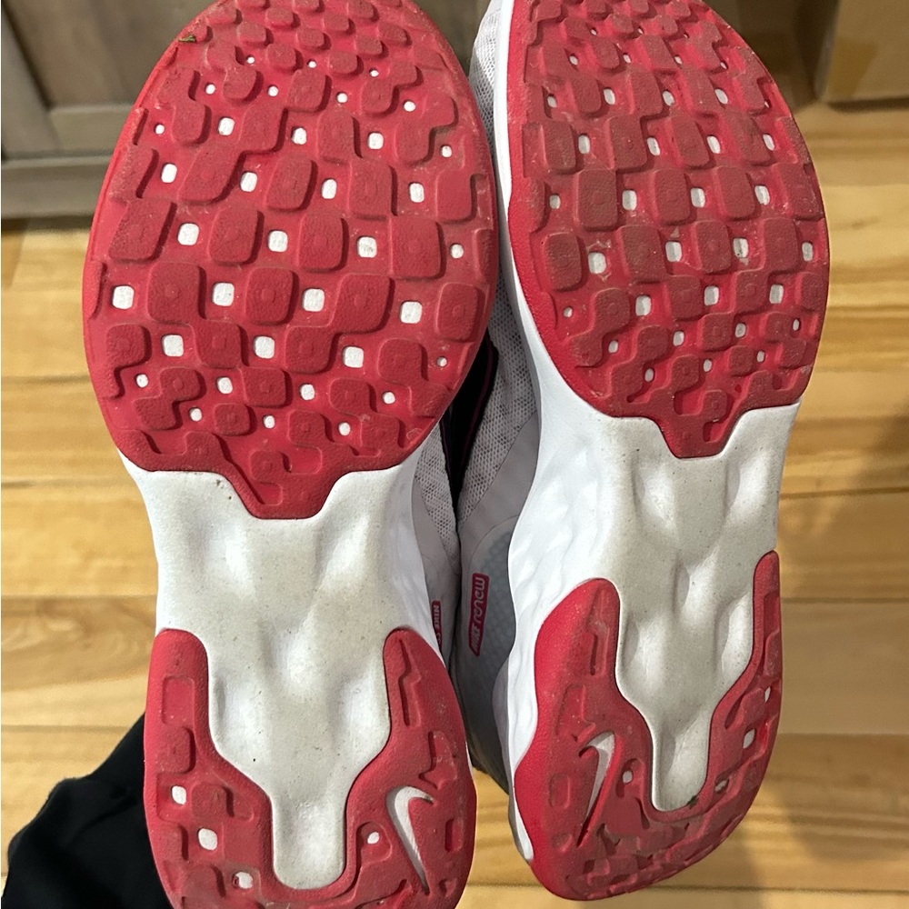 Nike White and Pink Sneakers - Picture 4 of 6